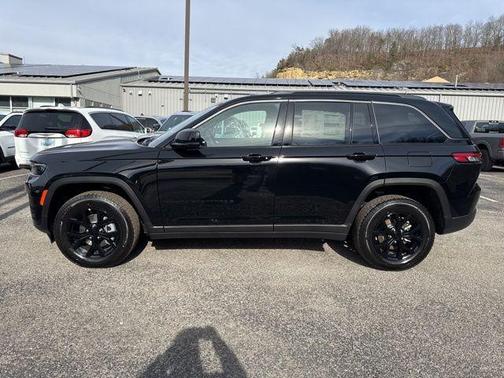 2026 Jeep Grand Cherokee Laredo