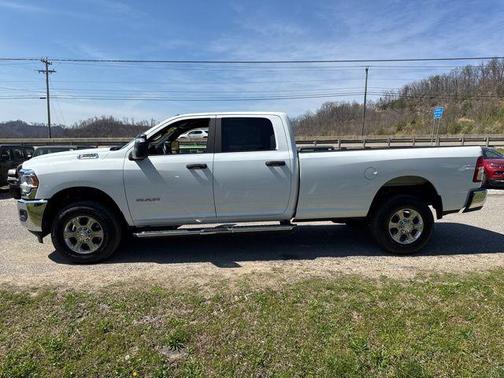 Bright White Clearcoat 2024 RAM 2500 Big Horn