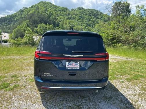 2024 Chrysler Pacifica Touring-L