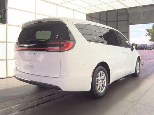 Bright White Clearcoat 2024 Chrysler Pacifica Touring-L