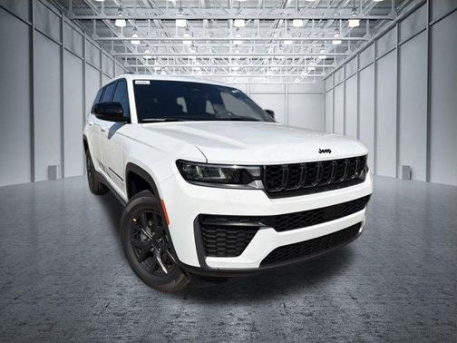 Bright White Clearcoat 2027 Jeep Grand Cherokee L Laredo