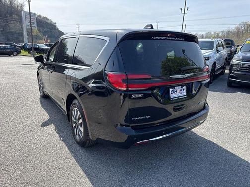 Diamond Black 2024 Chrysler Pacifica Hybrid Select