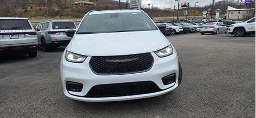 Bright White Clearcoat 2026 Chrysler Pacifica Limited