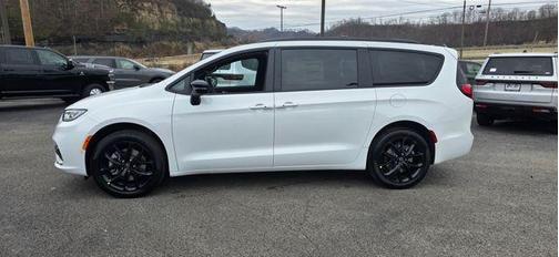Bright White Clearcoat 2026 Chrysler Pacifica Limited