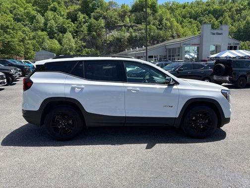 Summit White 2023 GMC Terrain AT4