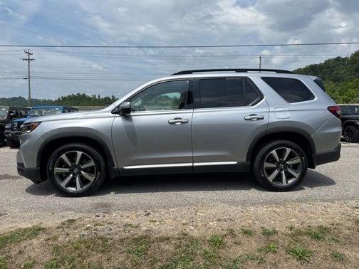 Silver 2023 Honda Pilot Touring