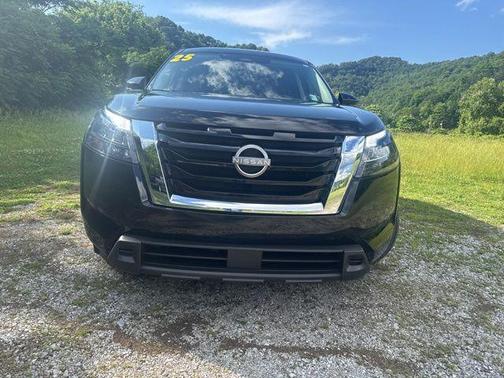 Super Black 2025 Nissan Pathfinder SV
