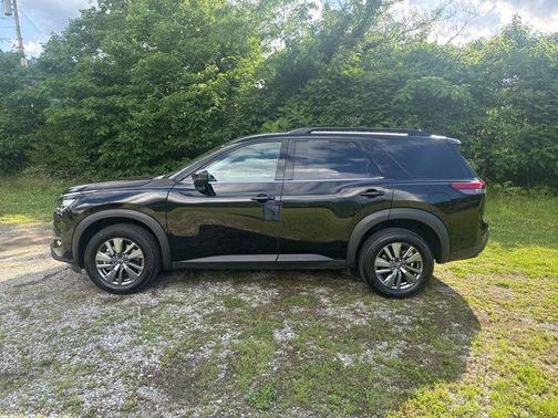 Super Black 2025 Nissan Pathfinder SV