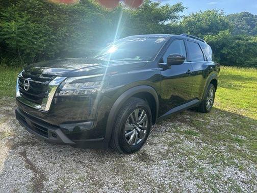 Super Black 2025 Nissan Pathfinder SV