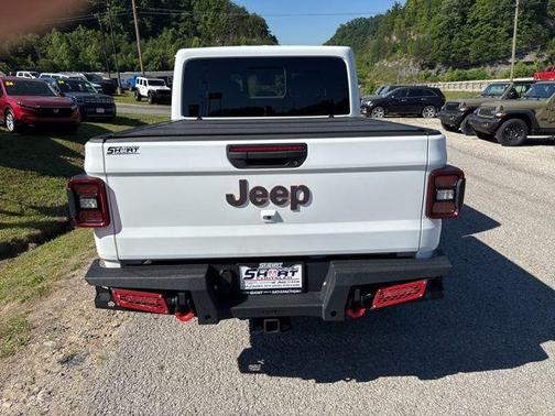 Bright White Clearcoat 2025 Jeep Gladiator Mojave