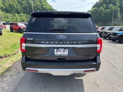 Gray Metallic 2024 Ford Expedition Max XLT