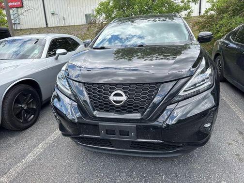 Black 2024 Nissan Murano SV
