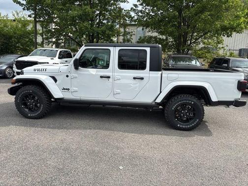 Bright White Clearcoat 2026 Jeep Gladiator Sport
