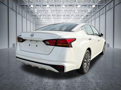 Glacier White 2025 Nissan Altima SV