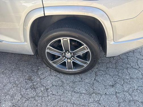 Quicksilver Metallic 2019 GMC Acadia Denali