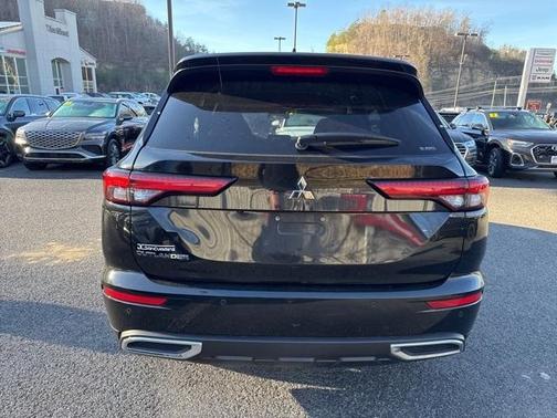 2022 Mitsubishi Outlander ES