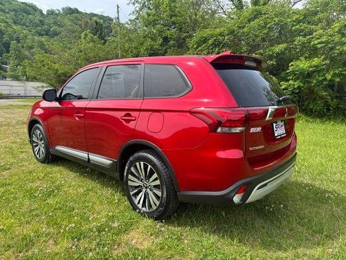 Red 2020 Mitsubishi Outlander