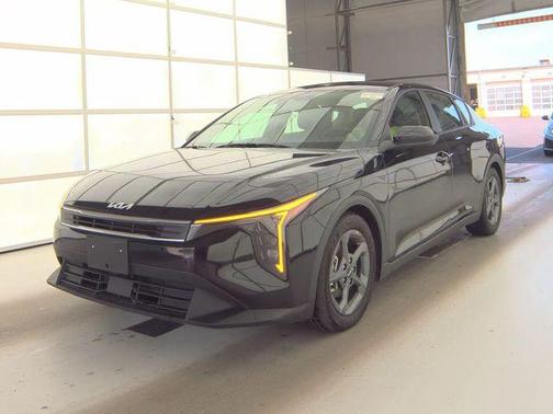 Aurora Black Pearl 2025 Kia K4
