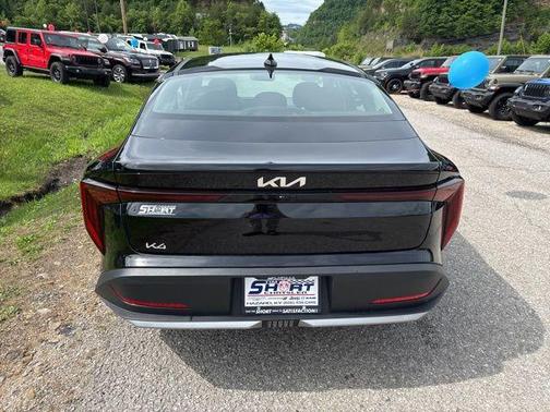 Aurora Black Pearl 2025 Kia K4