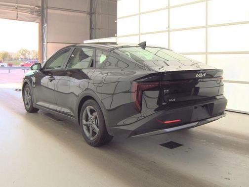 Aurora Black Pearl 2025 Kia K4