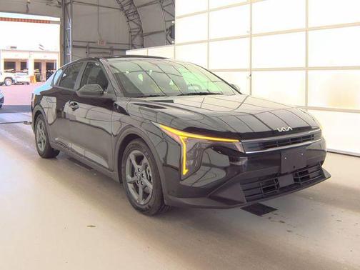Aurora Black Pearl 2025 Kia K4