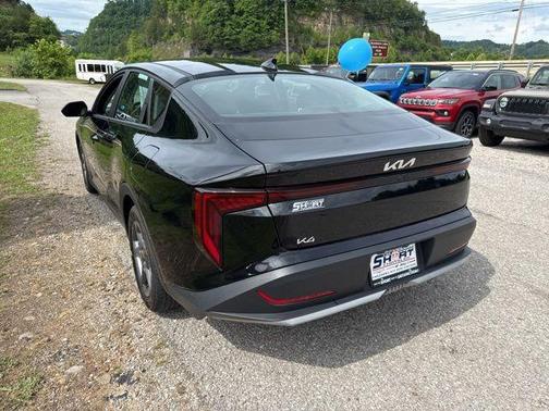 Aurora Black Pearl 2025 Kia K4