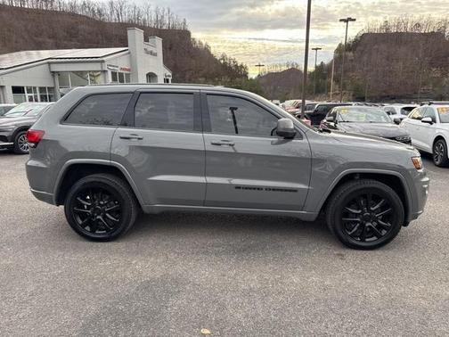 2022 Jeep Grand Cherokee WK Laredo