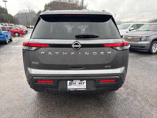 2025 Nissan Pathfinder SV