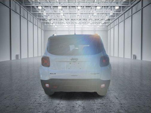 Alpine White Clearcoat 2019 Jeep Renegade Trailhawk