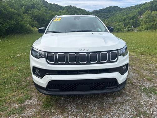 Bright White Clearcoat 2022 Jeep Compass Latitude