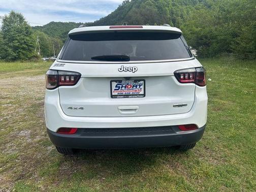 Bright White Clearcoat 2022 Jeep Compass Latitude
