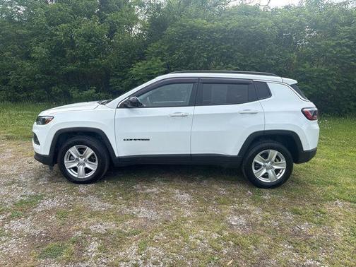 Bright White Clearcoat 2022 Jeep Compass Latitude