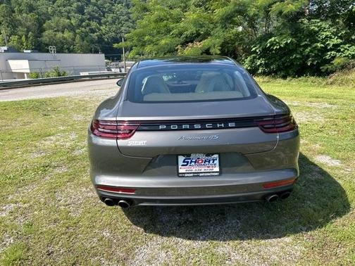 2018 Porsche Panamera 4S