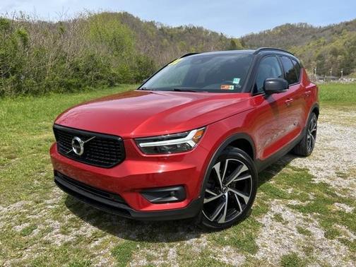 2022 Volvo XC40 T5 R-Design