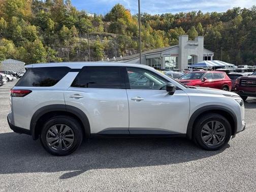 2024 Nissan Pathfinder S
