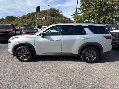 2024 Nissan Pathfinder S