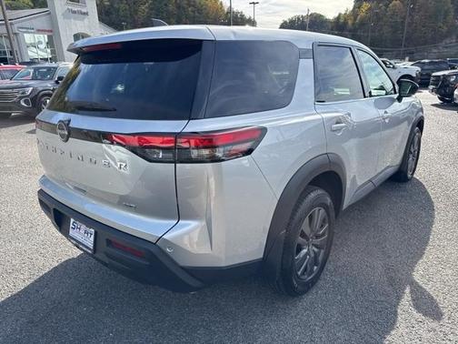 2024 Nissan Pathfinder S