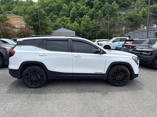 Summit White 2022 GMC Terrain SLE