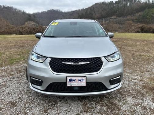 2023 Chrysler Pacifica Touring-L