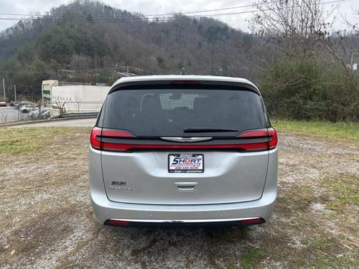 2023 Chrysler Pacifica Touring-L