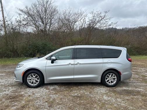 2023 Chrysler Pacifica Touring-L