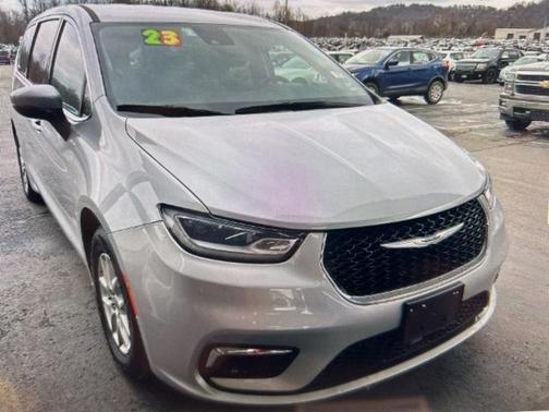 2023 Chrysler Pacifica Touring-L