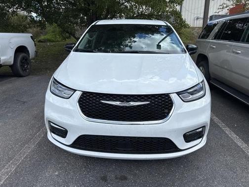 2024 Chrysler Pacifica Touring-L