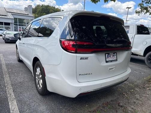 2024 Chrysler Pacifica Touring-L