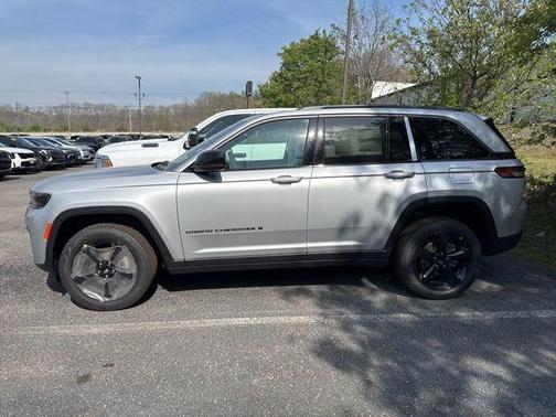 Silver Zynith 2026 Jeep Grand Cherokee Limited