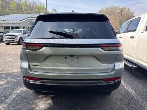 Silver Zynith 2026 Jeep Grand Cherokee Limited