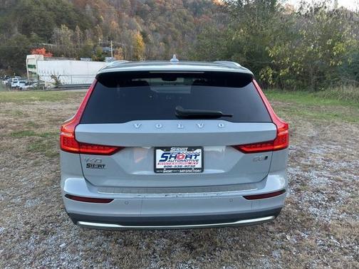 2024 Volvo V60 Cross Country B5 Plus