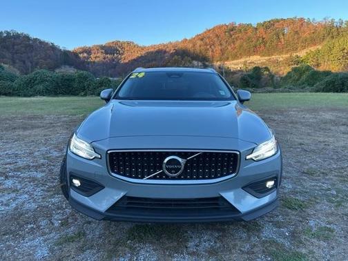 2024 Volvo V60 Cross Country B5 Plus