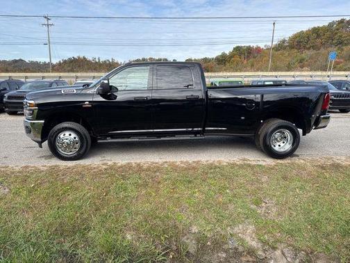 Diamond Black 2026 RAM 3500 Tradesman