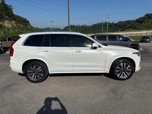 2022 Volvo XC90 T5 Momentum 7 Passenger